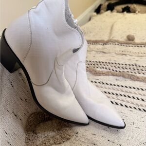 Zara White Pointed Toe Ankle Boots — EU 39 / US 8.5–9